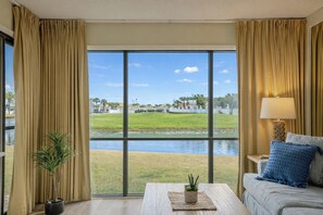 Smart TV - Salty Soul condo - completely updated, near beach, convention, dining (Panama City Beach)