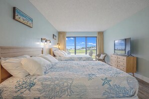 1 bedroom, iron/ironing board, free WiFi, bed sheets - Salty Soul condo - completely updated, near beach, convention, dining (Panama City Beach)