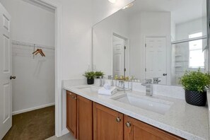 Unclassified image, 4 of 70, button - 2632 Remodeled Getaway -heart of Disney (Kissimmee)