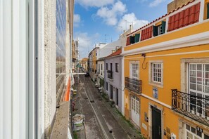 Interior - Shiraz Cozy Apartment with Office - Setúbal Downtown (Setúbal)