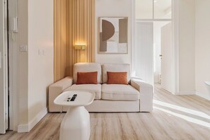 Interior - Shiraz Cozy Apartment with Office - Setúbal Downtown (Setúbal)