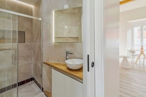 Hair dryer - Shiraz Cozy Apartment with Office - Setúbal Downtown (Setúbal)