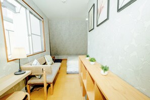 Interior - NEWOPEN Campaign now convenient transportation 1 stop from Namba, 5 min walk from Daikokucho station 4 rooms +2 toilets 2 shower rooms spacious accommodations (Naniwa Ward, Osaka)