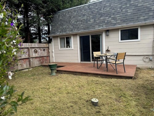 Le Petit Cottage in the Redwoods