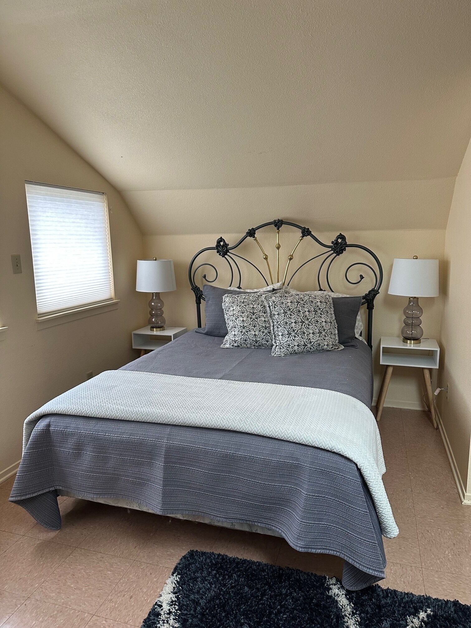 1 bedroom, internet, bed sheets