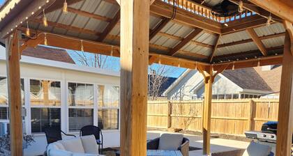 Cozy Southern Retreat Near RAFB