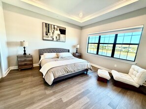 3 habitaciones, tabla de planchar con plancha, wifi y ropa de cama 