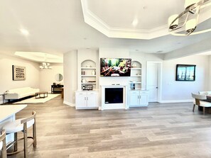 Living area - New 3 Bedrooms Plus Den, and 3 Baths Townhome. Booking with 30 day min, at Naple (Naples)