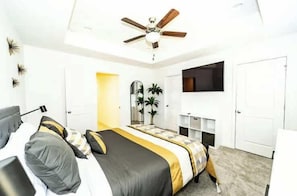 Iron/ironing board, WiFi - Stylish & Spacious Family Home+Garage in Charlotte (Charlotte)