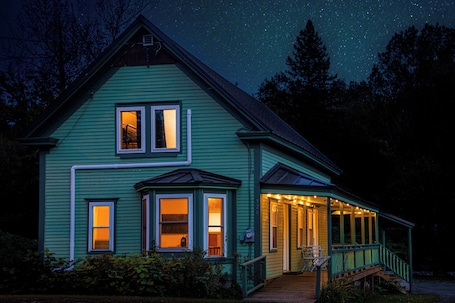Exterior. Adventurer's Home: Kingdom Trails with Swimming Hole