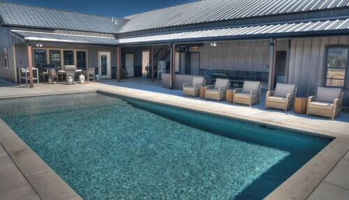 NEW HOME WITH POOL AND SLEEPS UP TO 28