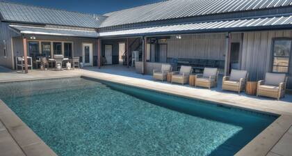 NEW HOME WITH POOL AND SLEEPS UP TO 28