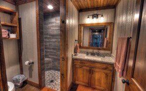 Dusche, Haartrockner, HandtĂŒcher
