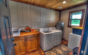 Interior - NEW HOME WITH POOL AND SLEEPS UP TO 28 (Leakey)