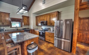 Microwave, oven, stovetop, dishwasher - NEW HOME WITH POOL AND SLEEPS UP TO 28 (Leakey)