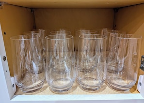 A storage unit containing multiple clear glass tumblers. - Luxury Tigris House • Hot Tub • King Suites • Near Trails (Sedona)