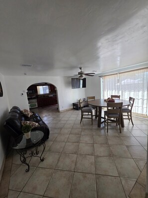 Dining -  PHX Retreat Near Downtown, Hospitals & Airport (Phoenix)