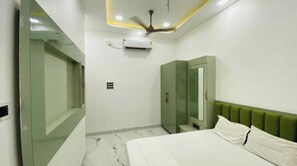 Deluxe Room - Shyam shree paying guest house  (Varanasi)