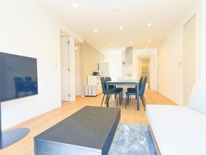 Deluxe-Villa, Balkon, Gartenblick | Innenbereich