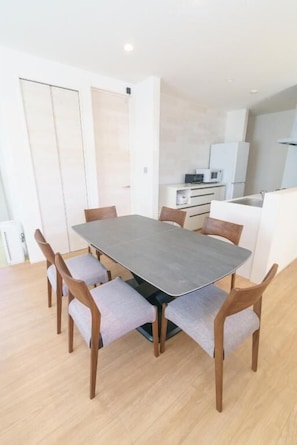 Deluxe Villa, Balcony, Garden View | Dining