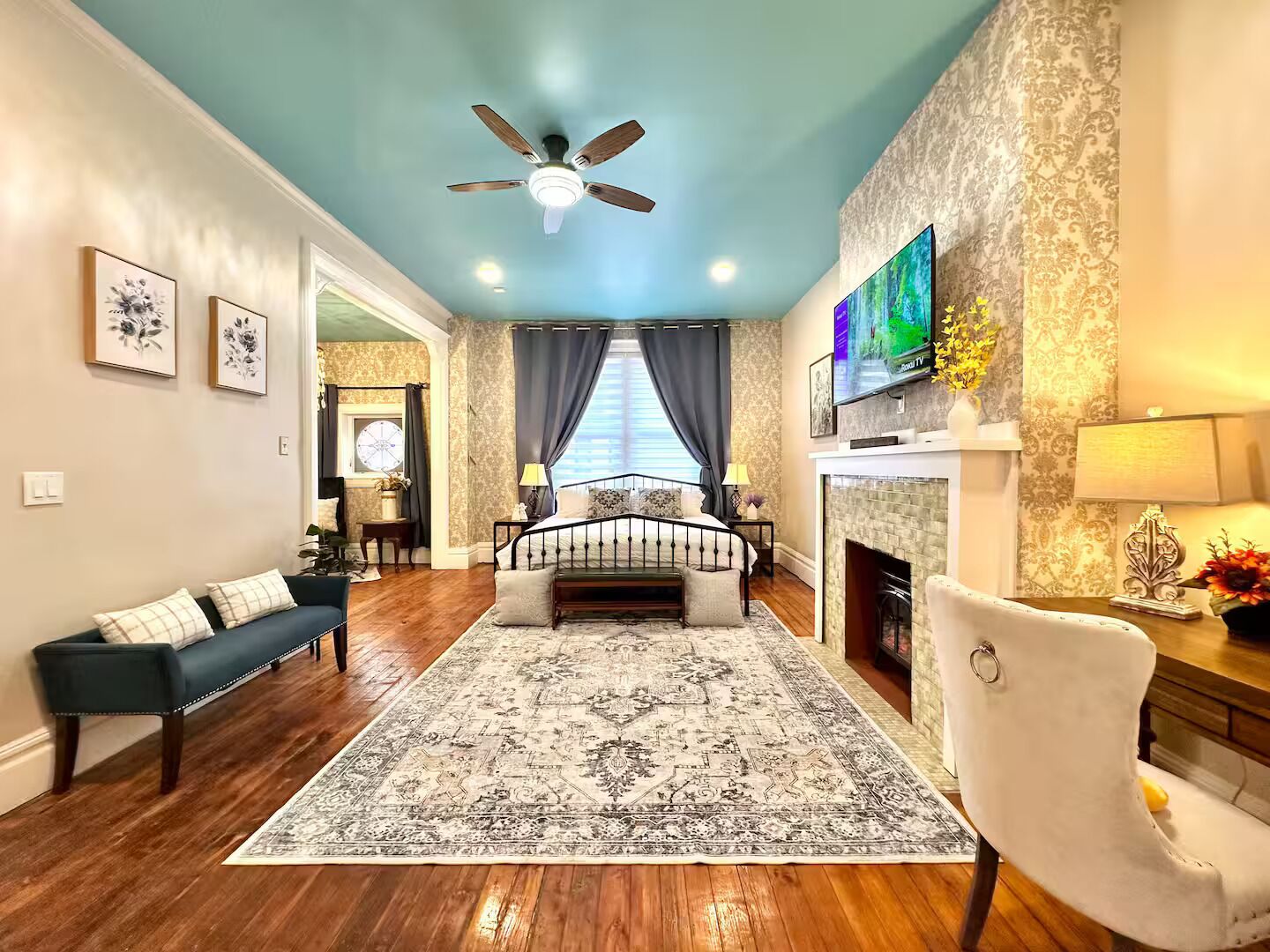 6 bedrooms, desk, iron/ironing board, free WiFi