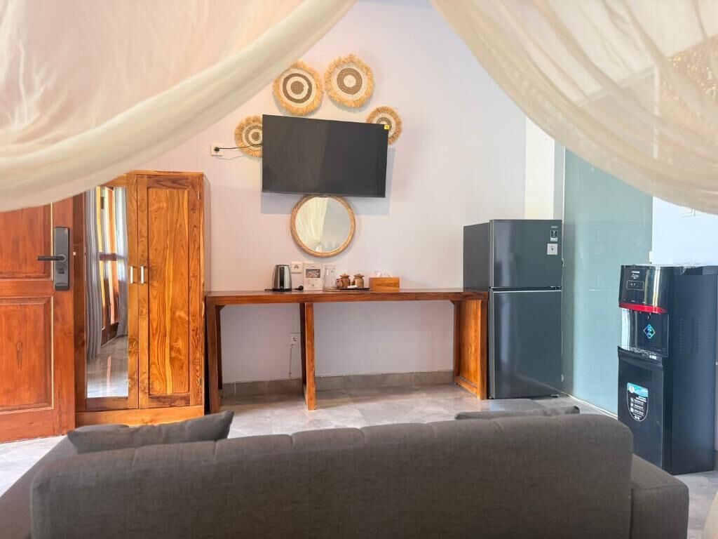 Suite, Pool View | Interior