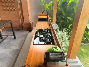 套房, 泳池景观 | 私人  厨房 | 炉灶