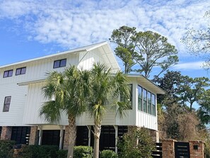 Exterior - Coastal Luxury with Heated Pool, Putting Green & Game Room (Saint Simons Island)