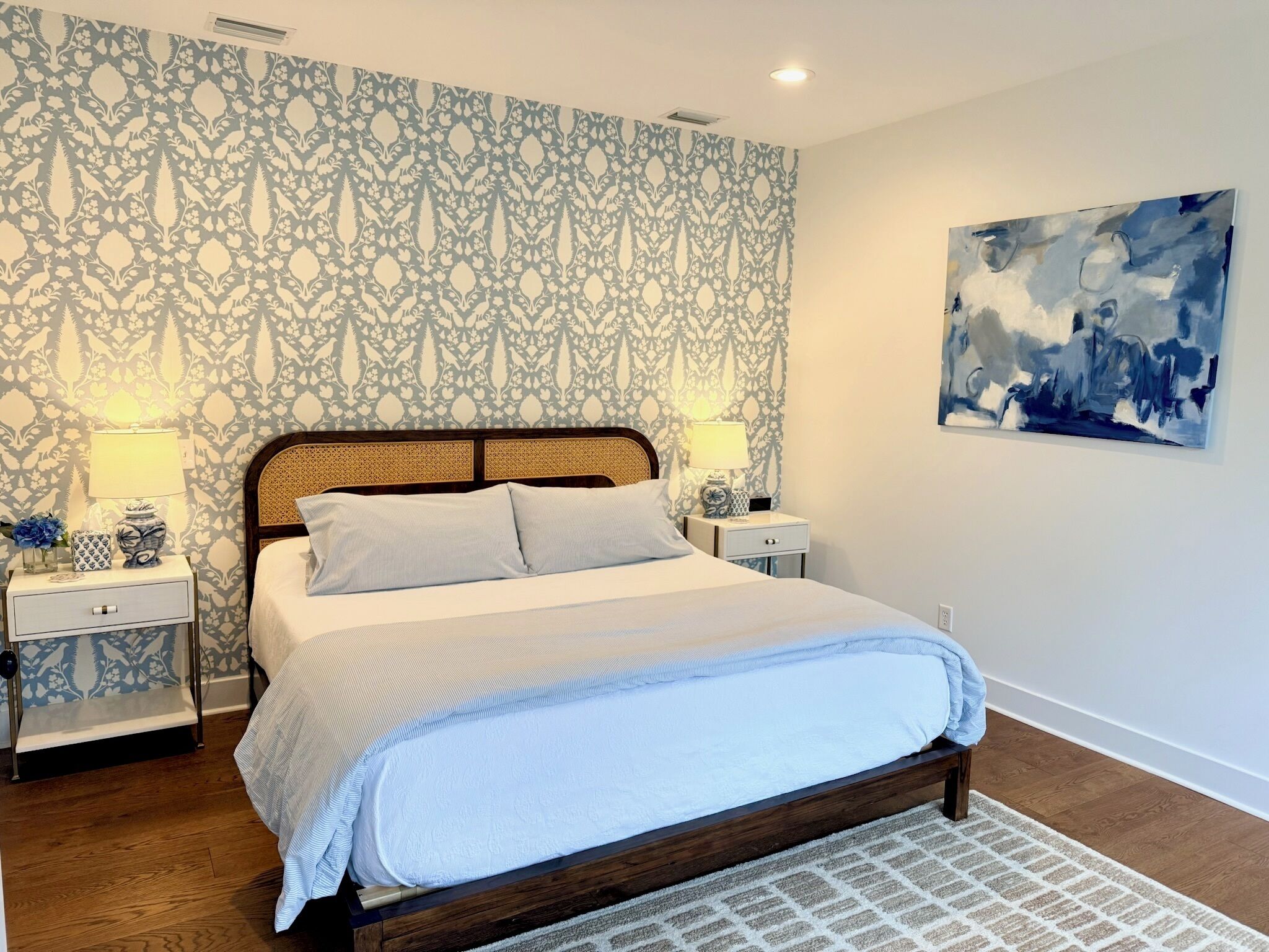 3 bedrooms, internet, bed sheets