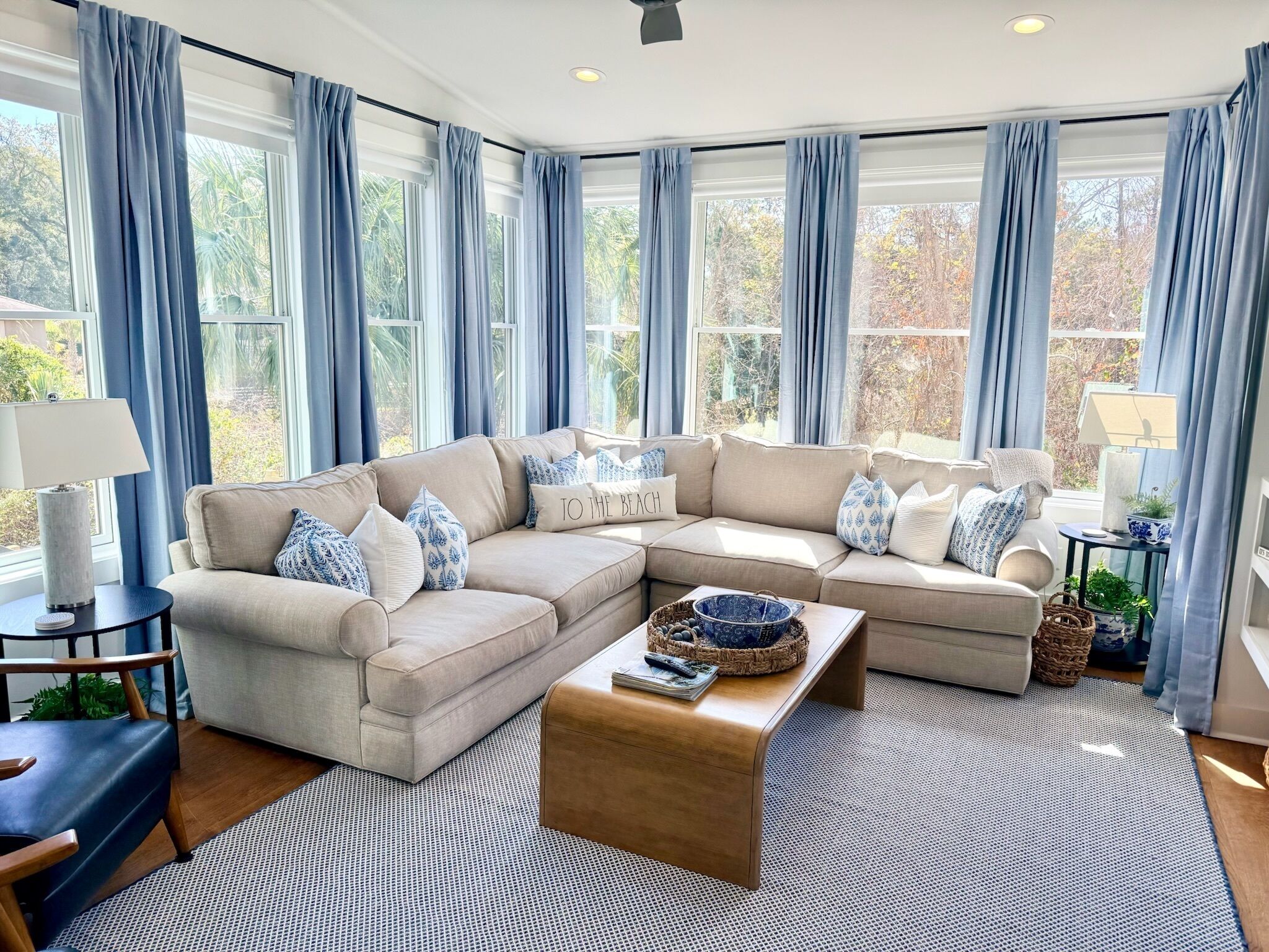 Smart TV, table tennis