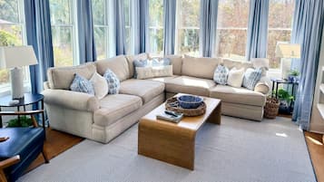 Smart TV, table tennis