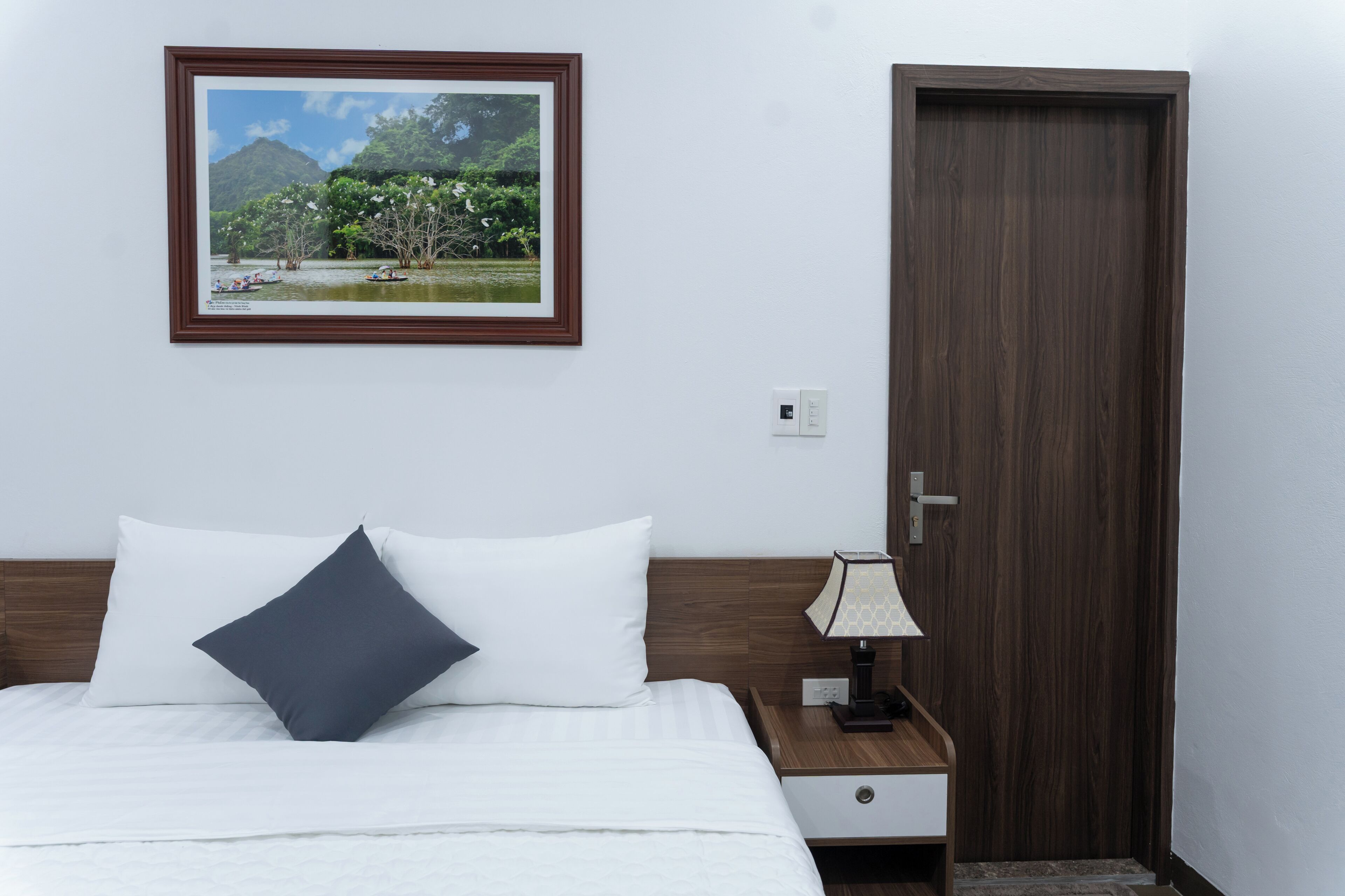 Deluxe Double Room with Shared Balcony | Desk, laptop workspace, blackout curtains, soundproofing