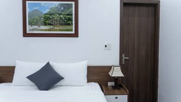 Deluxe Double Room with Shared Balcony | Desk, laptop workspace, blackout curtains, soundproofing