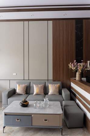 43-inch Smart TV with digital channels