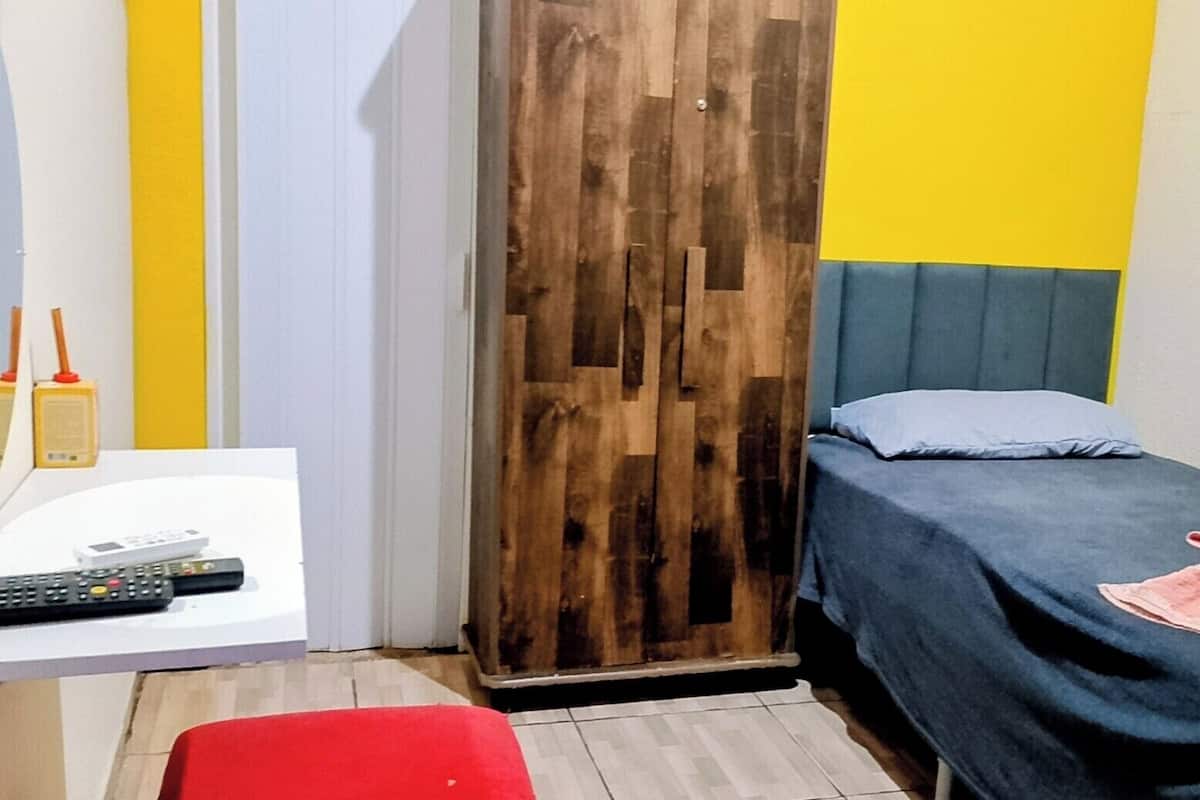 Classic Room | Laptop workspace, free WiFi
