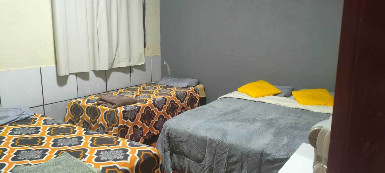 Habitación cuádruple Confort, vistas a la piscina | Espacio para trabajar con un portátil y wifi gratis