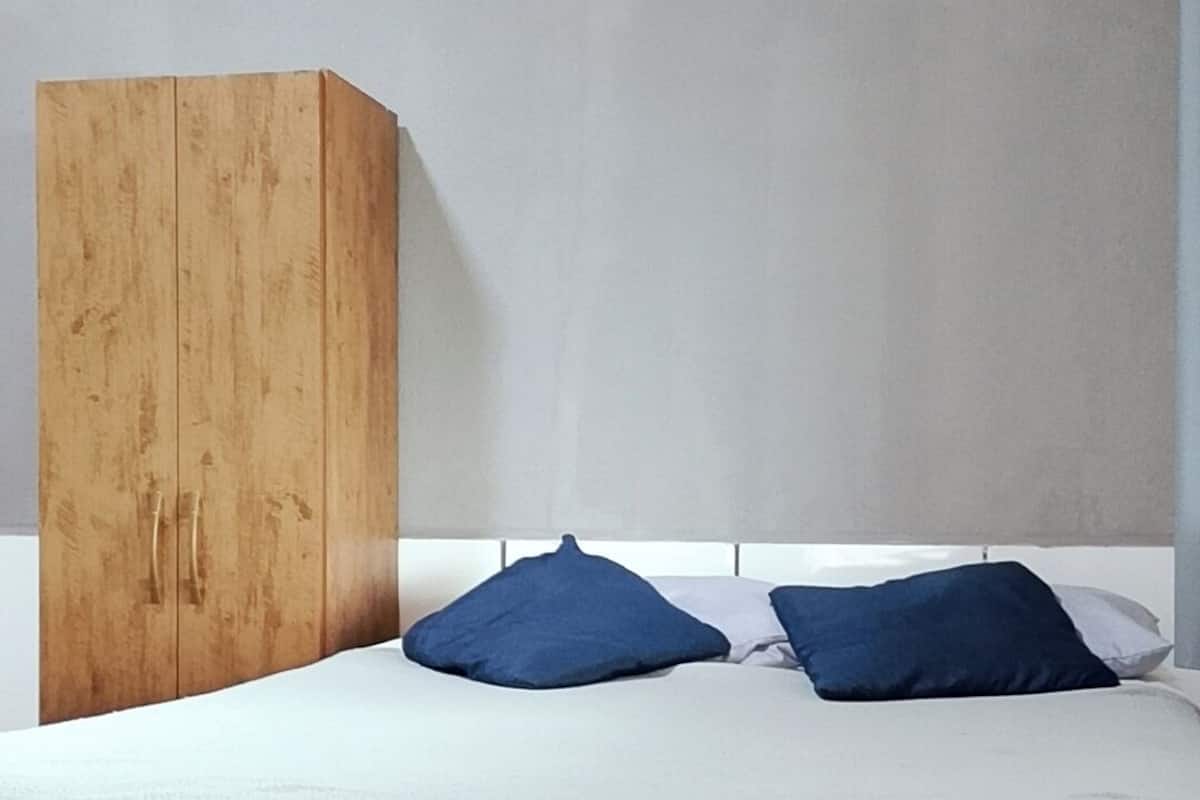 Habitación cuádruple clásica, vistas al patio | Espacio para trabajar con un portátil y wifi gratis