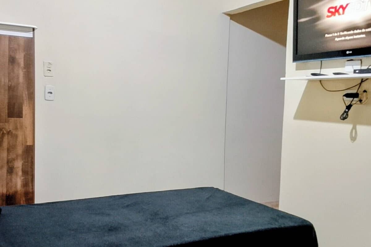 Traditional Room | Laptop workspace, free WiFi