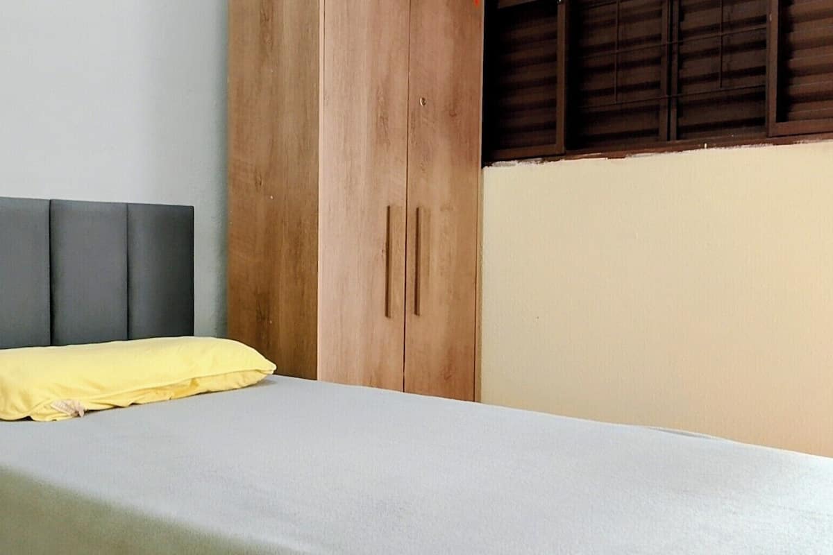 City Room | Laptop workspace, free WiFi