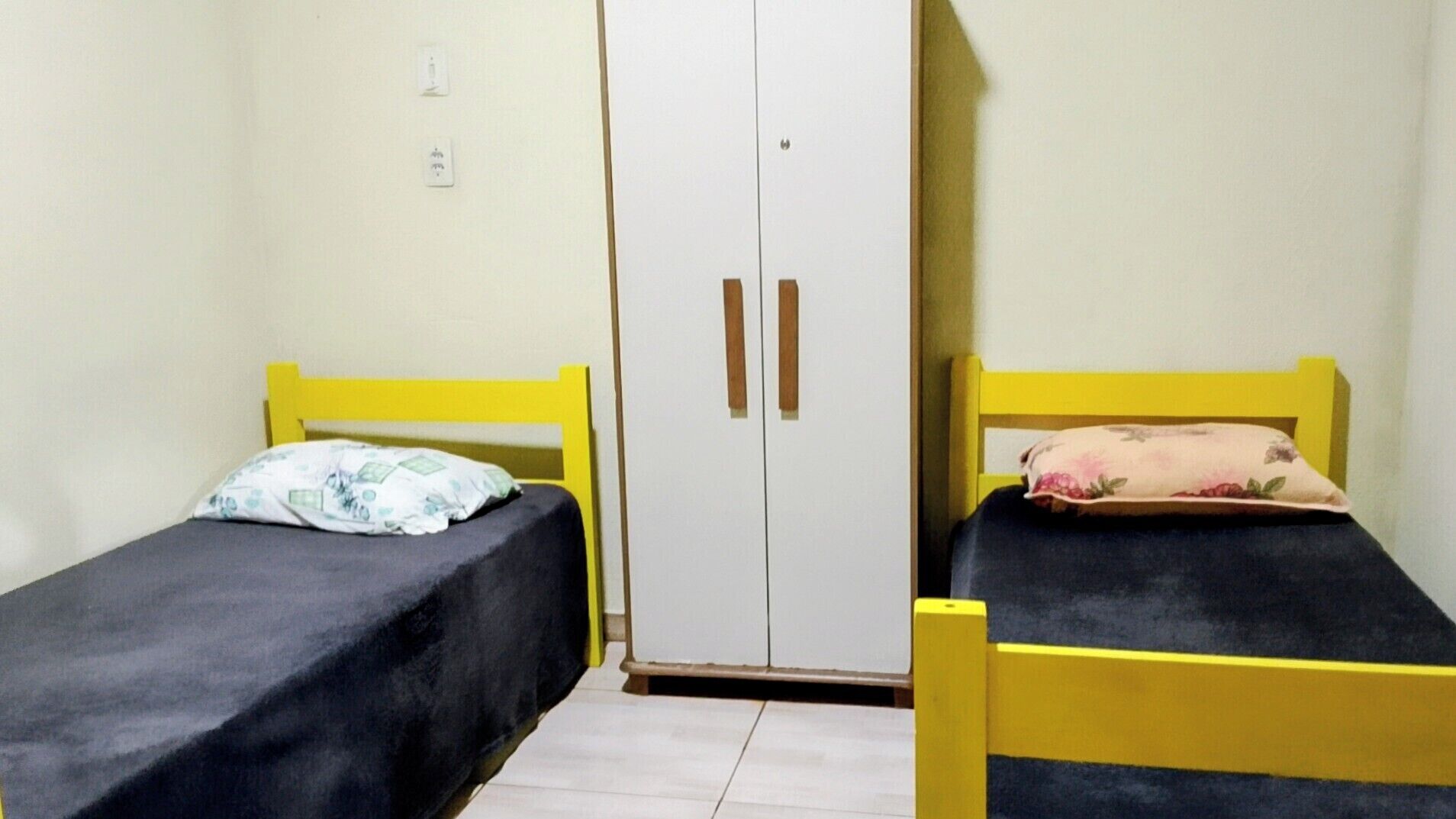 Basic Twin Room | Laptop workspace, free WiFi