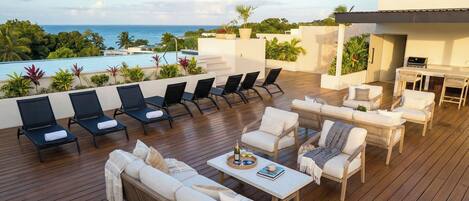 屋外ダイニングエリア