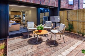 Terrace/patio - Comfy Central City Stay -2BR with Car Park (Christchurch)