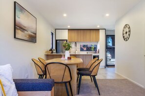 Dining - Comfy Central City Stay -2BR with Car Park (Christchurch)