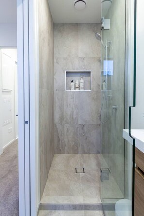 Hair dryer, towels - Comfy Central City Stay -2BR with Car Park (Christchurch)