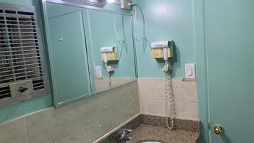 Free toiletries, soap, shampoo, toilet paper