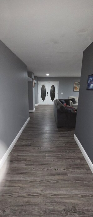 Interior - Spacious Lakefront Retreat-4BR/2BA, Pool Huge Back Yard Canoe & PetsOK (Tampa)