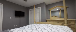 4 bedrooms, free WiFi, bed sheets