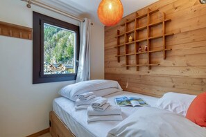 2 bedrooms, free WiFi, bed sheets - Le Refuge Des Lacs Mont-Blanc View, Chamonix, France (Chamonix)