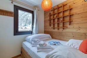 Second bedroom - Le Refuge Des Lacs Mont-Blanc View Retreat, Chamonix, France (Chamonix)