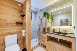 Bathroom - Le Refuge Des Lacs Mont-Blanc View Retreat, Chamonix, France (Chamonix)